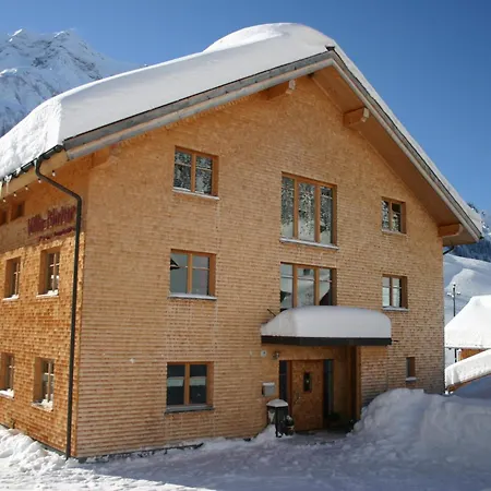 Natur Guest house 3*